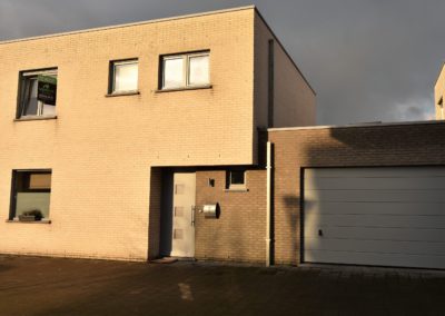 Recent gebouwde woning (2013) met ruime garage in EEKLO.