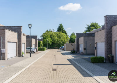 Instapklare woning met tuin en garage te Eeklo.