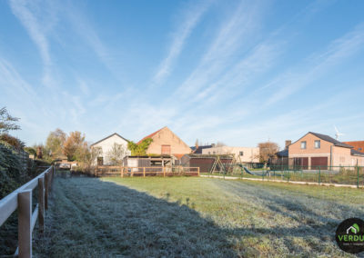 Loods, schuur en weide op een perceel van 1920 m² te Eeklo.