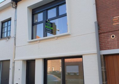 Volledig gerenoveerde rijwoning met tuin te Eeklo.