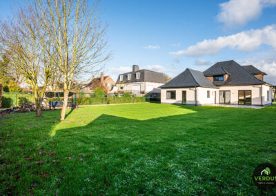 Residentieel gelegen villa te Eeklo.