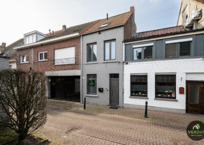 Gerenoveerde woning met 4 slaapkamers centrum Eeklo.