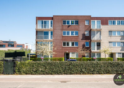 Centraal gelegen appartement met garage te Gentbrugge.