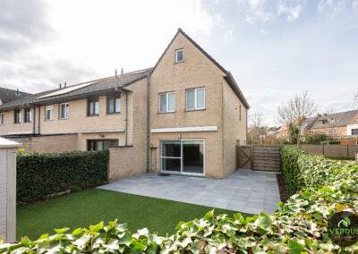 Halfopen bebouwing met garage centrum Eeklo.