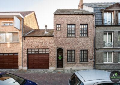 Ruime woning met 4 slaapkamers en garage te centrum Eeklo.